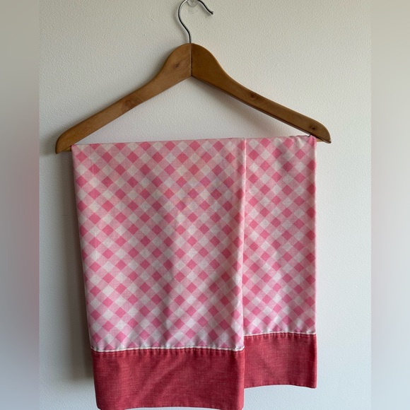 Vintage Canadian made Wadasso pillow cases
Measure as a queen - 33” x 20” - Picture 1 of 10